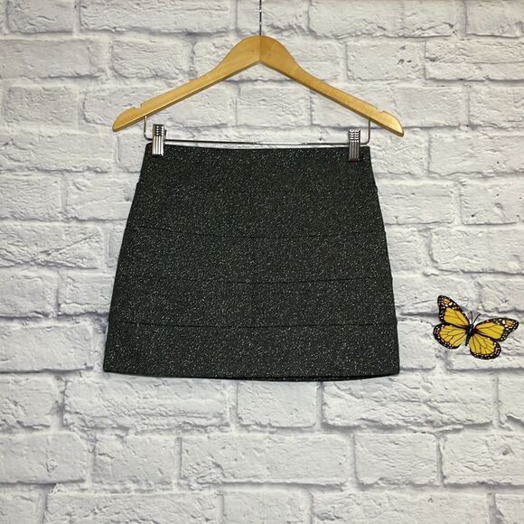 Uk2la Silver Glitter Stretchy Mini Skirt Size Small - Picture 2 of 7